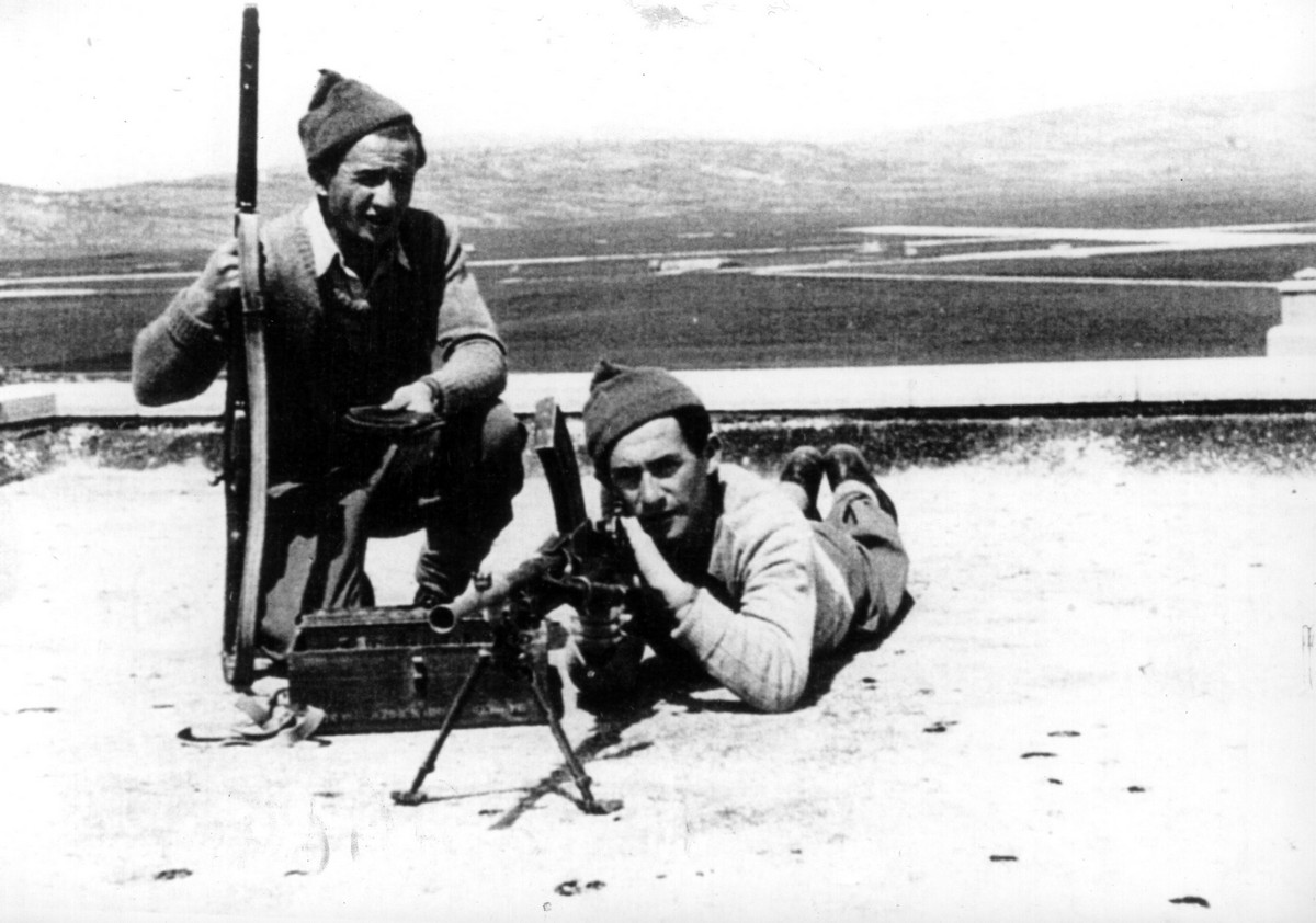 ובתוך המלחמה נמשכו האימונים והקורסים