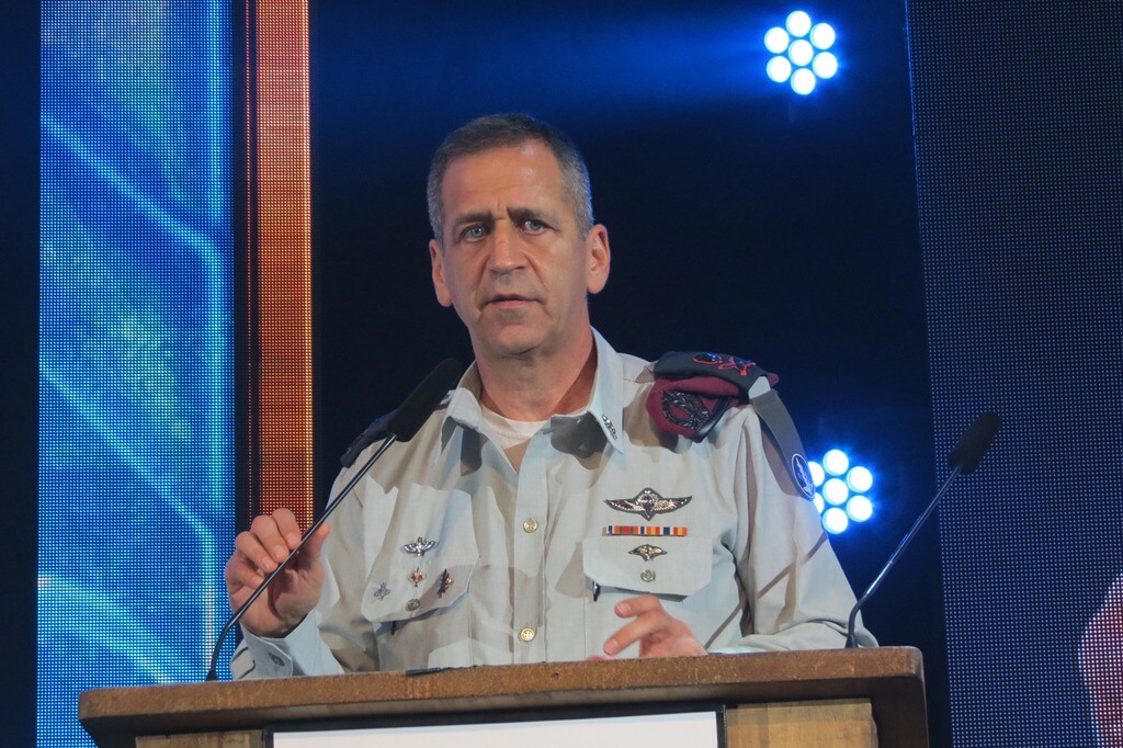 תמונה אורח הכבוד סגן הרמטכ"ל אלוף אביב כוכבי, נושא דברים בפני באי הכנס