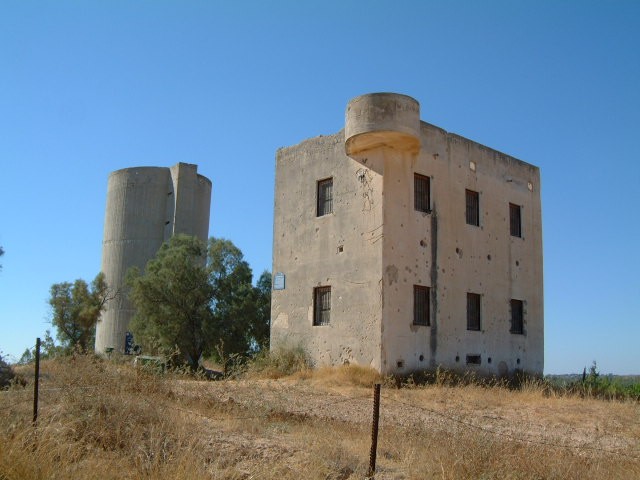 תמונה בארי, בית הבטון ומגדל המים