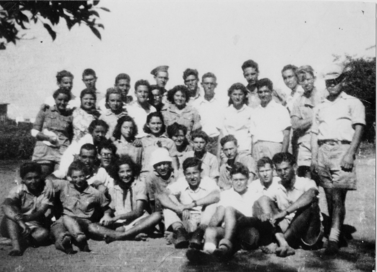 הכשרת הנוער-העובד דפנה  1948 -  1945