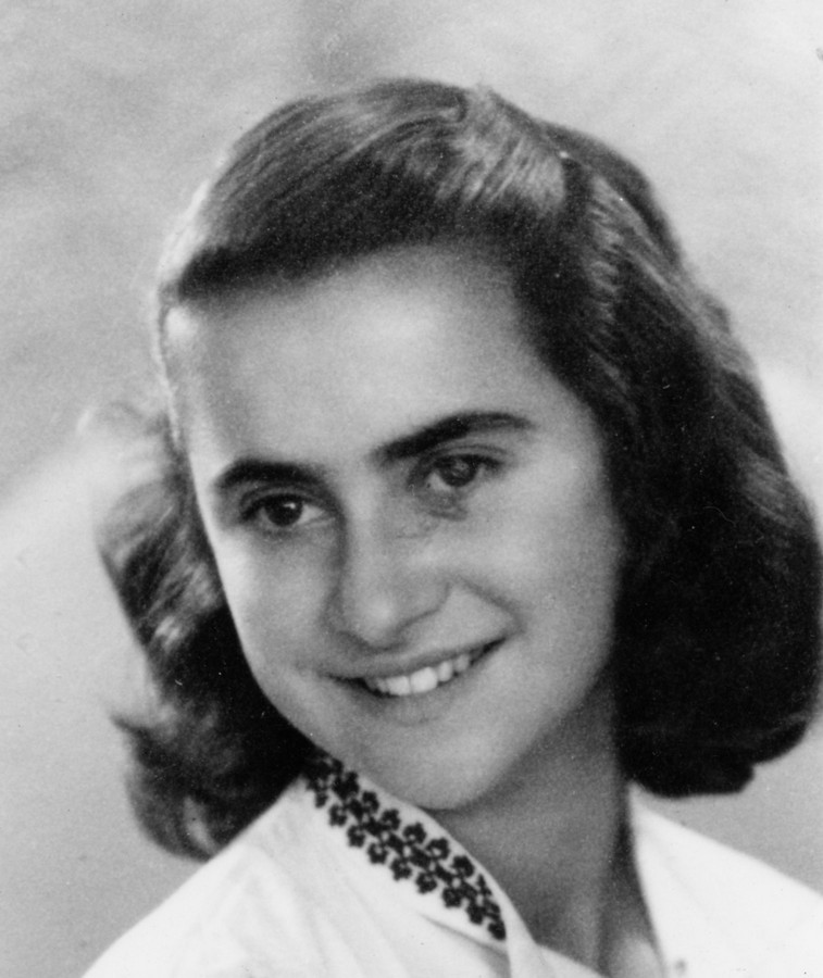 הכשרת הנוער-העובד דפנה 1948 - 1945