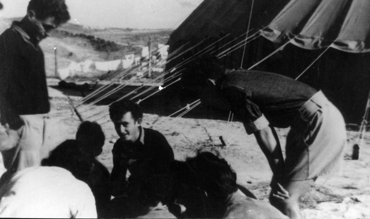 ובתוך המלחמה נמשכו האימונים והקורסים