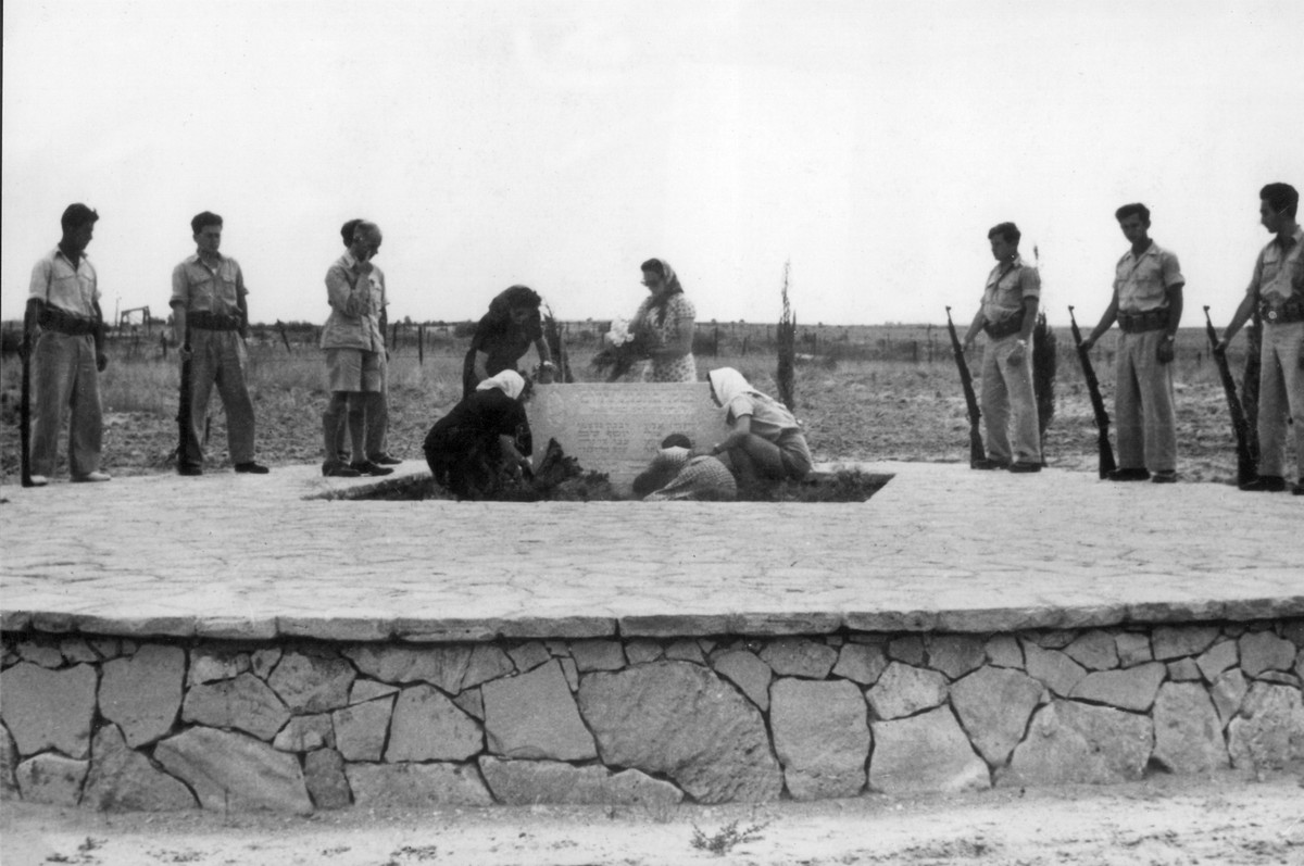 תמונה  נפלו בהתקפת הצבא המצרי בהגנה על נירים (דנגור) 15.5.48