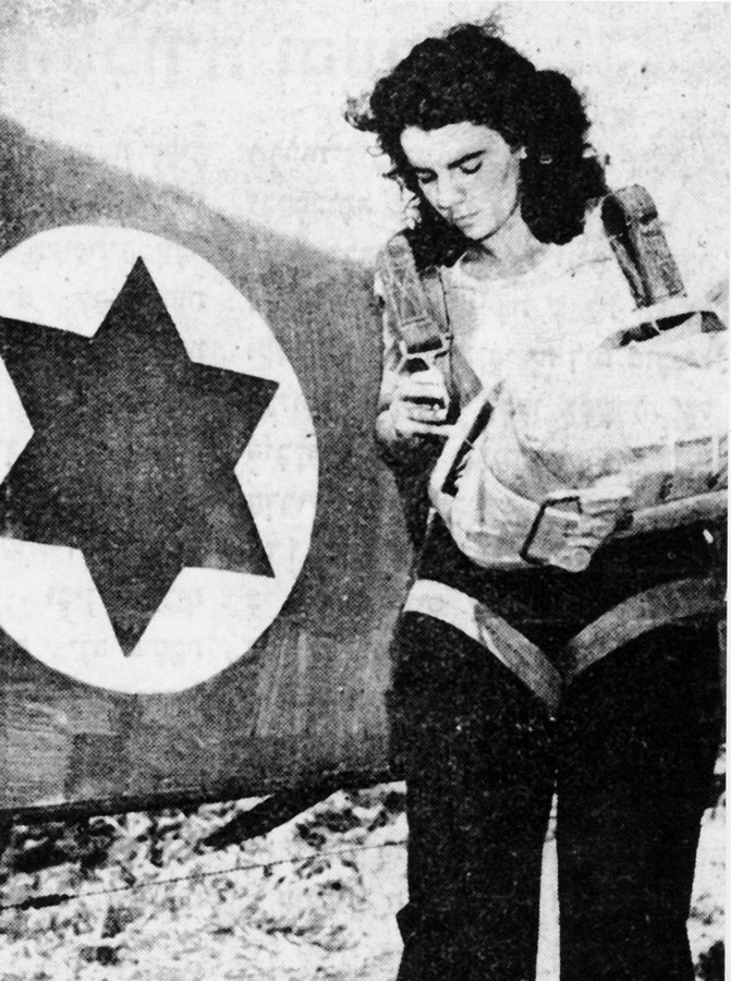 זהרה לויטוב לפני עליה למטוס