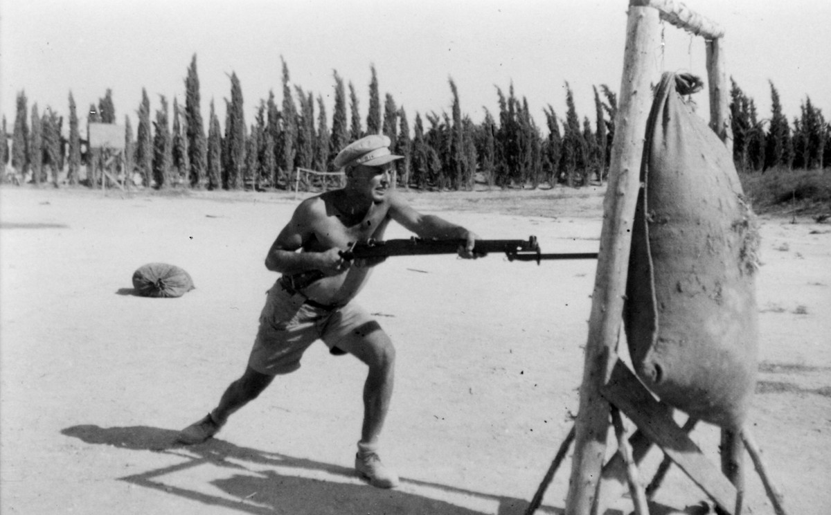 יער משמר העמק - לוקסי מתאמן בכידון