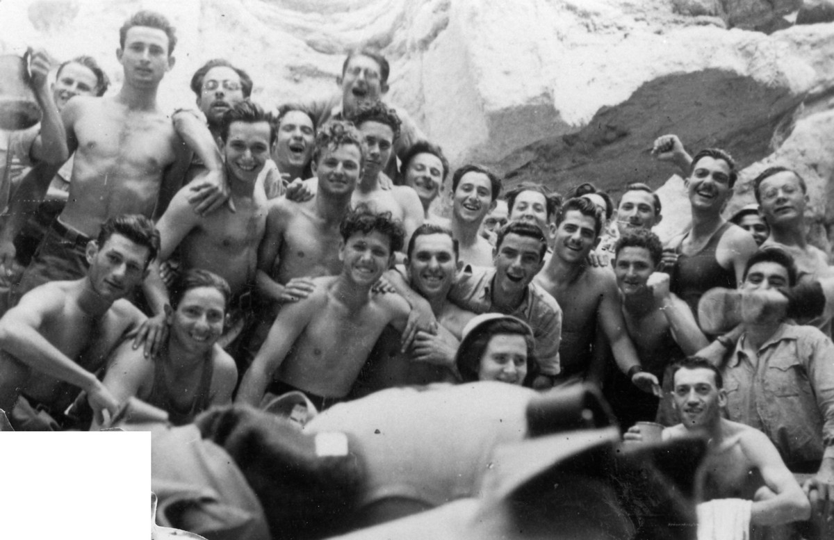 מסעות הפלוגה 1942-46