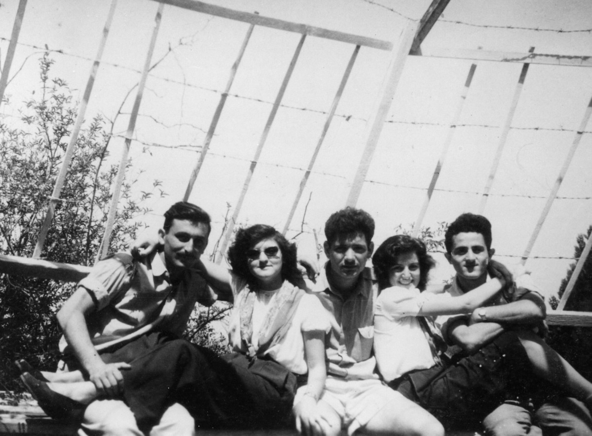 מפגשים חברתיים וטיולים  של חברי ההכשרה לאחר תום מלחמת העצמאות(1949)