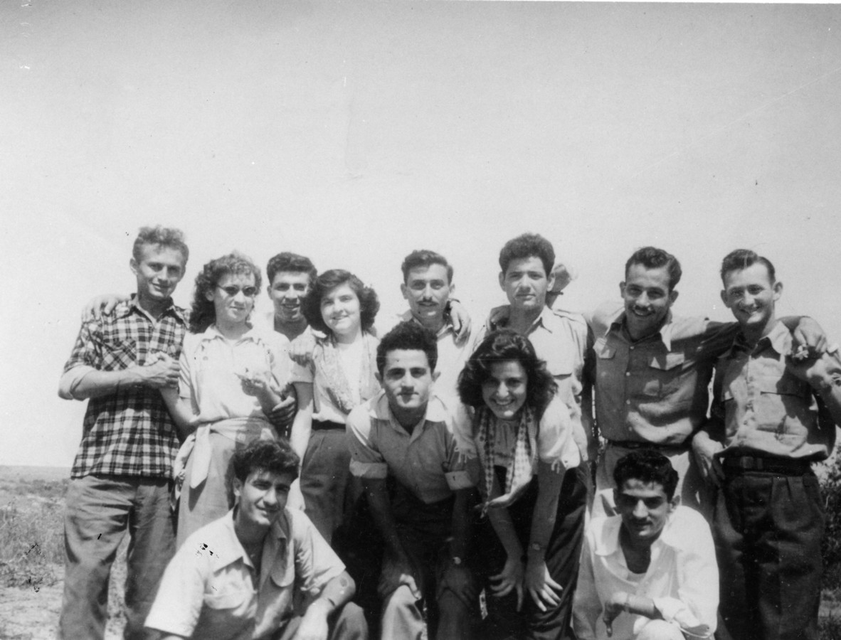 מפגשים חברתיים וטיולים של חברי ההכשרה לאחר תום מלחמת העצמאות(1949)