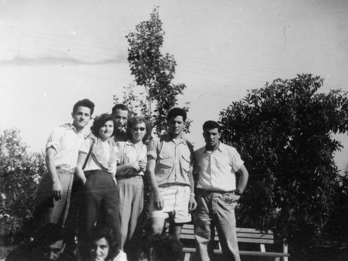 מפגשים חברתיים וטיולים  של חברי ההכשרה לאחר תום מלחמת העצמאות(1949)