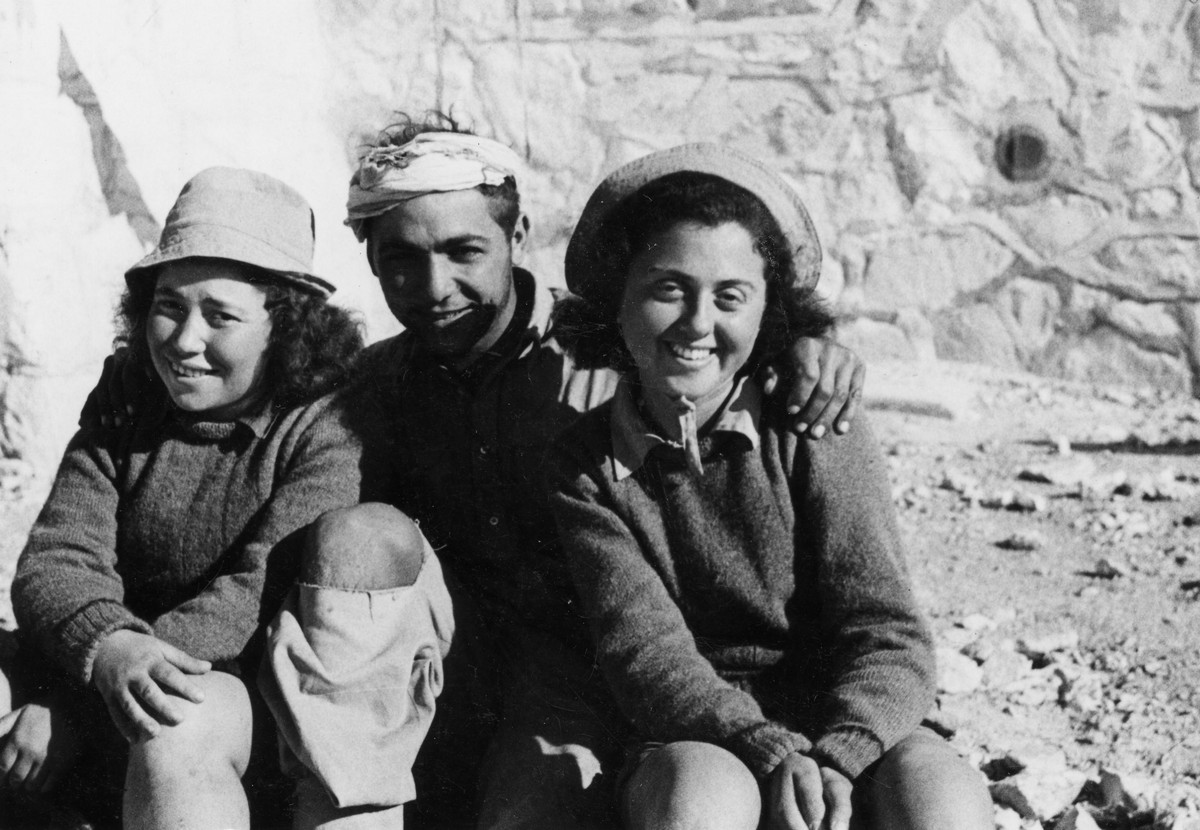 הכשרה ראשונה של נוער עולה ניצולי שואה, המתגייסת לפלמ"ח