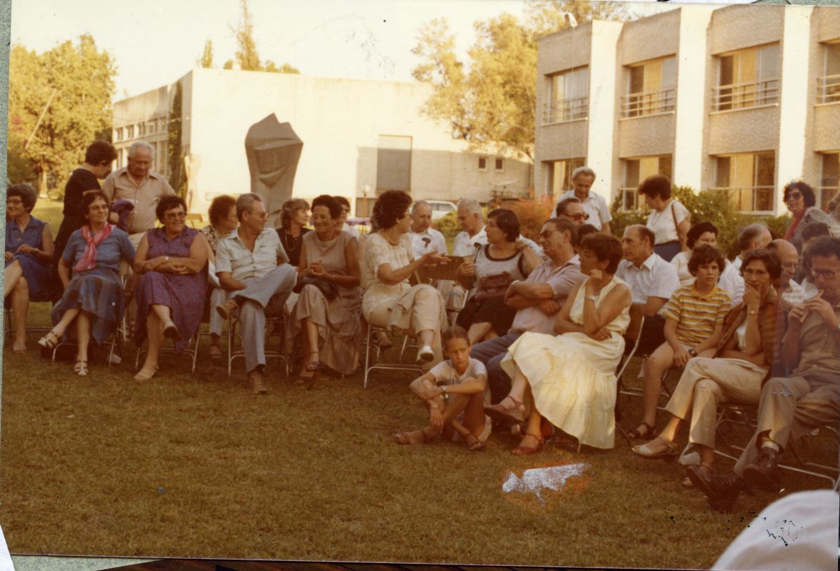 וזאת לעדות -  50 שנות רעות