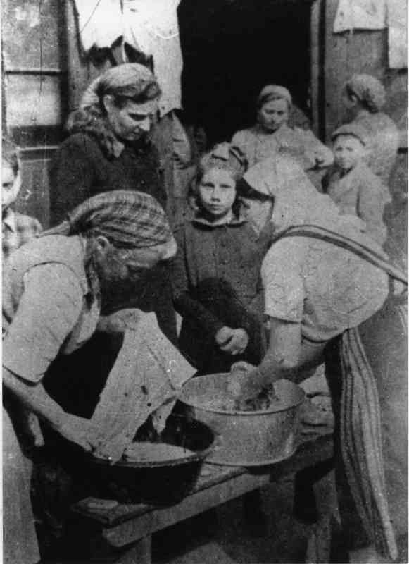 החיים במחנות בגרמניה