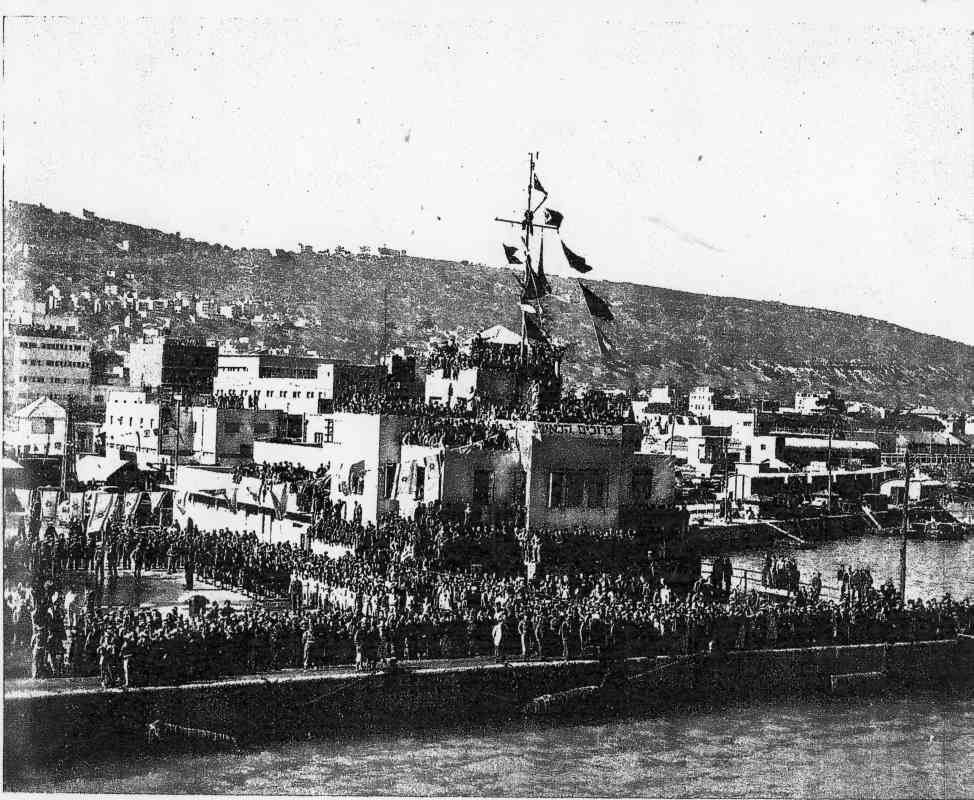 אנשי הפאנים מגיעים לנמל חיפה