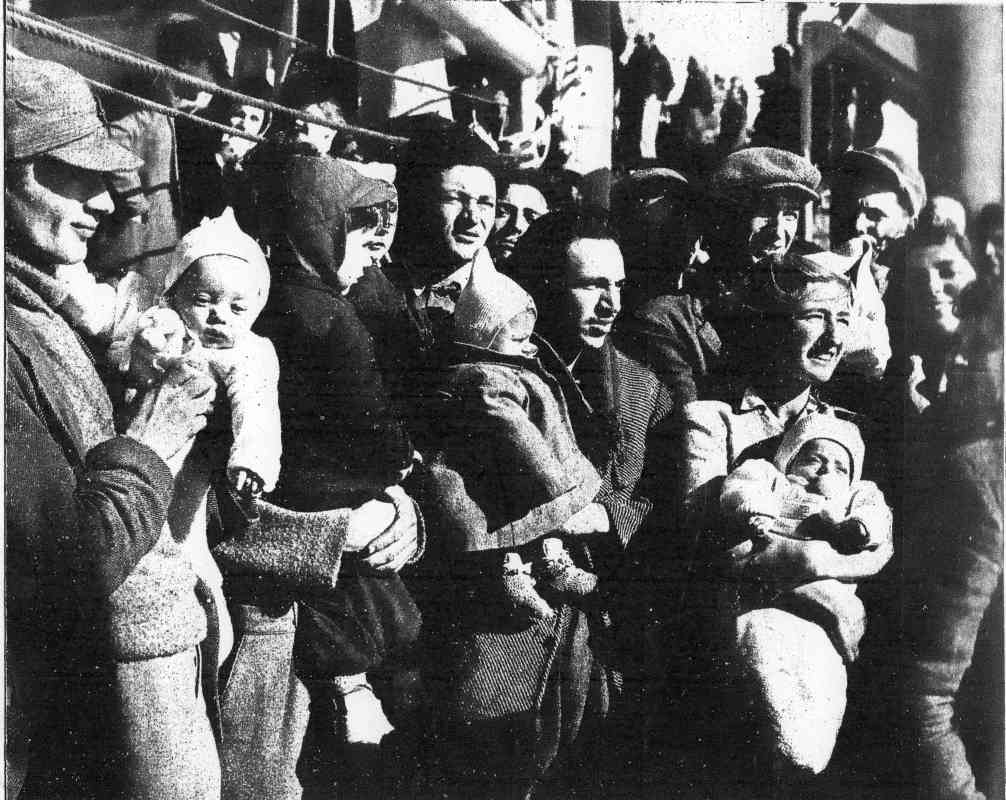 אנשי הפאנים מגיעים לנמל חיפה