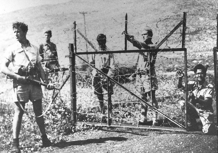 משה עם חבריו תמונה
