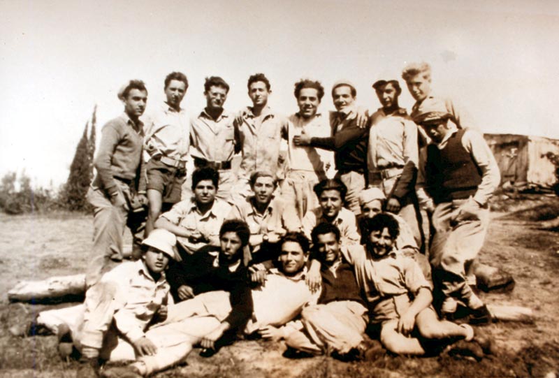 מחלקת ה'ארבה', גבעת ברנר. המ"מ- חיים גמזו, המ"כ- שמעון אלפסי, 1945 תמונה