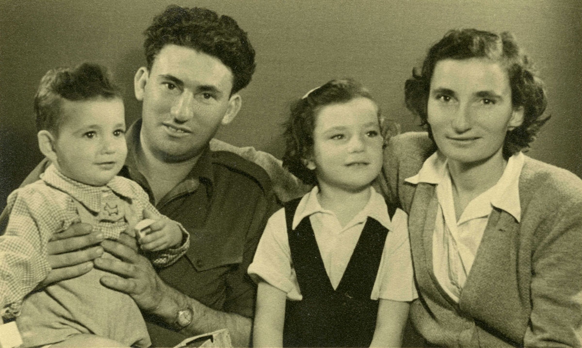 משפחת ברמן בהרכב מלא תמונה