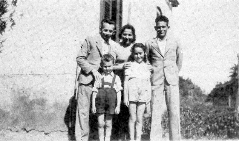 בחוג המשפחה - 1948 תמונה