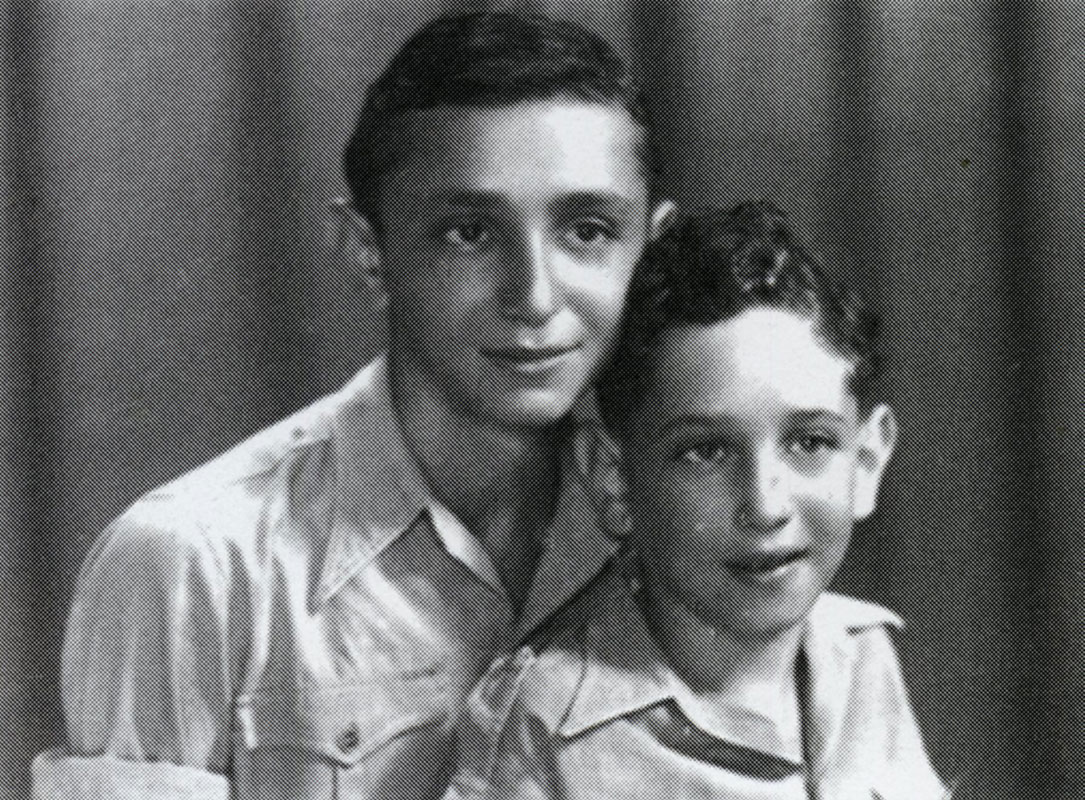 מאיר עם אחיו הצעיר נועם תמונה