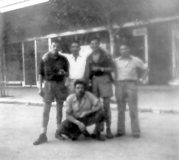 15.5.1947, שני משמאל תמונה