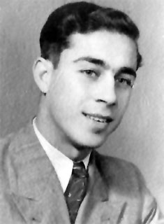 צילום ששלח להוריו בחלב - 7.1.1948 תמונה