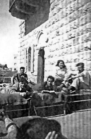 בשעת מנוחה (נחמיה במרכז) תמונה