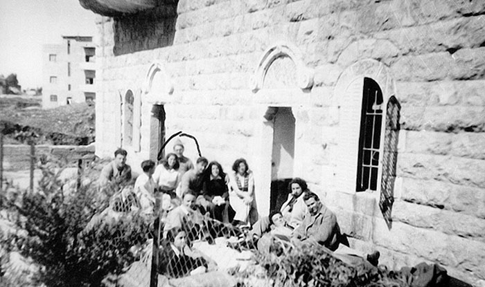 הפטרמנים עם הגיוס ברוממה ירושלים. הדסה - מסומנת משמאל ולידה גבריאל שפטר ויעקב ליכטשטיין תמונה