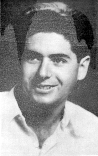 אריה בסיום לימודיו בגימנסיה, 1942 תמונה