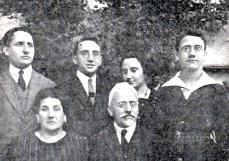 משפ' סירני (משמאל: אנריקו, אנצו, לאה, אמיליו) תמונה
