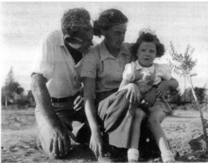 עמנואל, אשתו בתו הקטנה תמונה