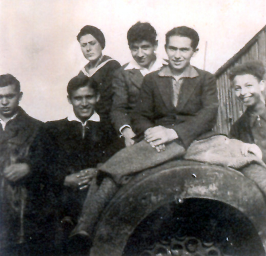צ'נסטוחוב 1933 - דוד גליקסמן וחניכים תמונה