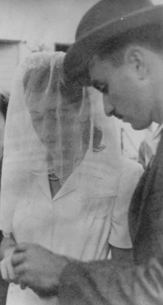 זאב ורוחמה 1946 בחופתם תמונה