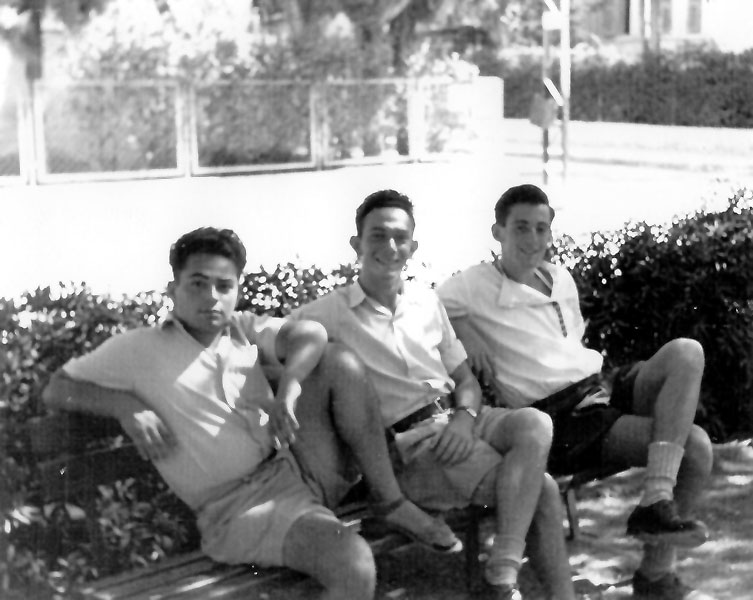 סוף קיץ 1947 - דניאל אילון, אמנון יקותיאלי, ישראל רשטיק תמונה