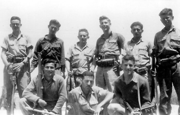 בכיתה שהסתערה על המצודה: אמנון אבנרי, יאיר שליט, יוסלה גרוסמן ז"ל, אורי ברק, יהודה אושר, מאיר מכטי ז"ל, יחזקאל סימן טוב (חוז). תמונה