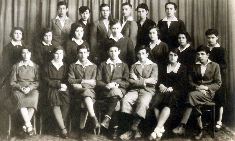 צ'נסטוחוב, יוני 1935 (שורה עליונה ראשון משמאל) תמונה