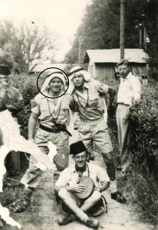 מתחפשים ומשחקים תמונה