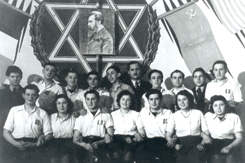 קן "החלוץ" והשליח (אח"כ השגריר) אשר בן נתן תמונה