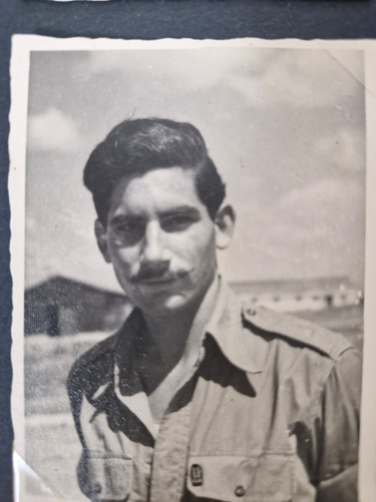 איתן בעת שירותו בצבא תמונה