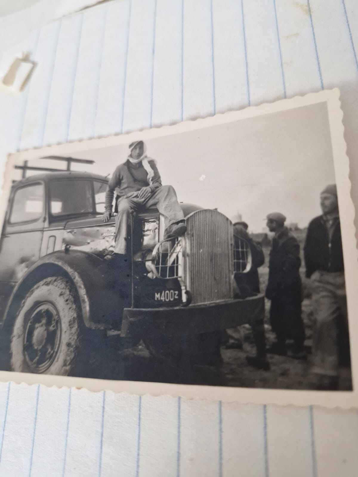 איתן עם חבריו לצבא בסיור רכוב תמונה